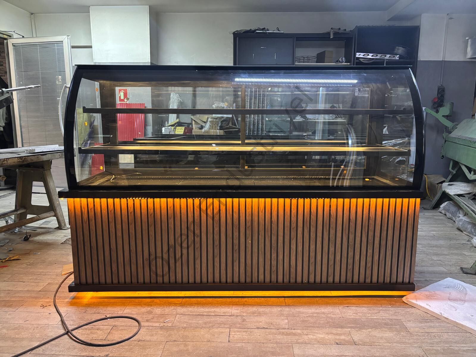 Bombe Camlı Soğutmalı Pasta Tatlı Teşhir Dolabı