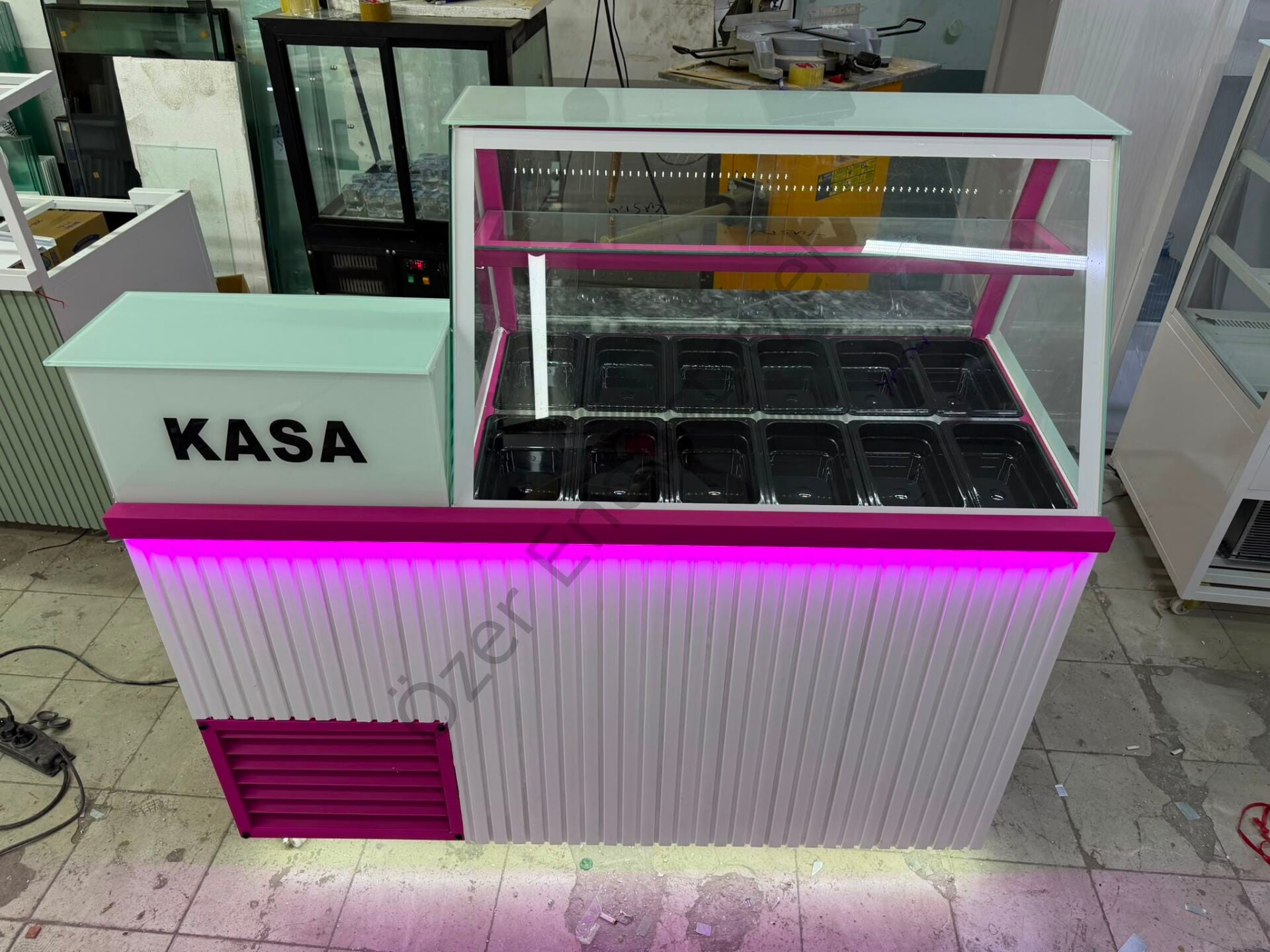 150 Cm Soğutmalı Waffle Dolabı Kasalı