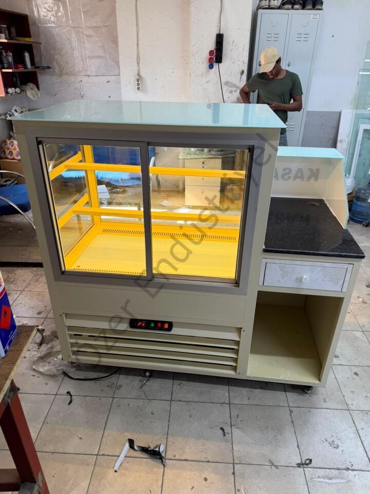 Kasa Bankolu Soğutmalı Pasta Dolabı 150 cm