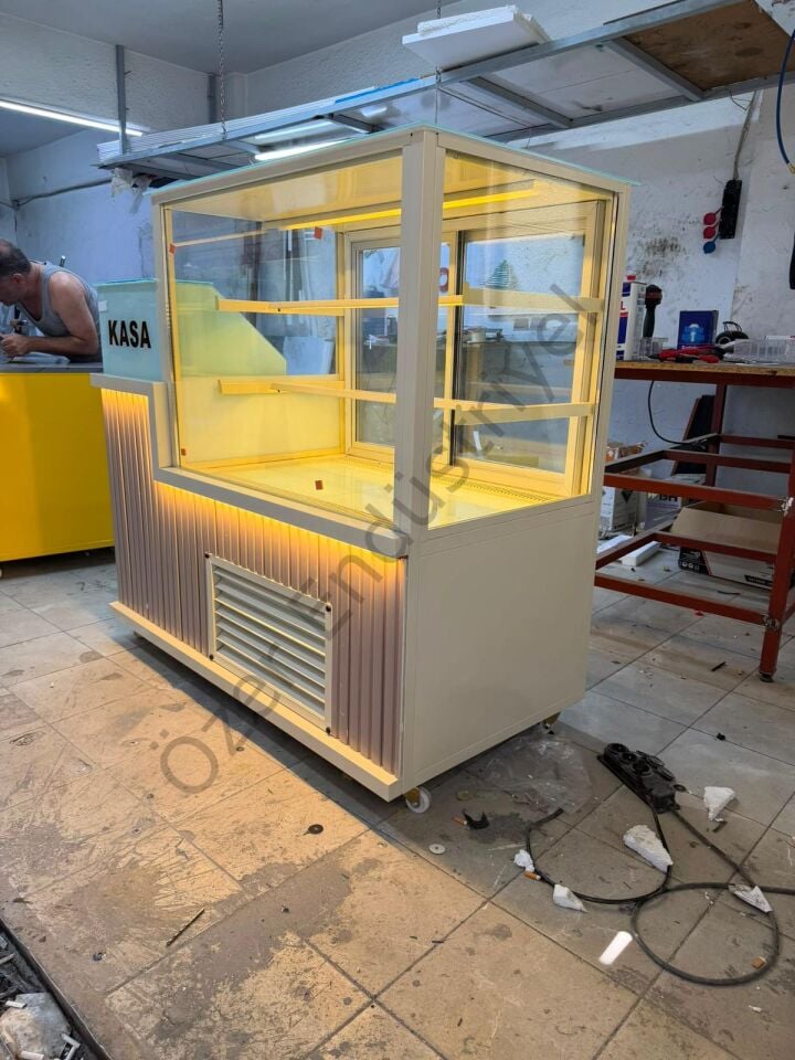 Kasa Bankolu Soğutmalı Pasta Dolabı 150 cm