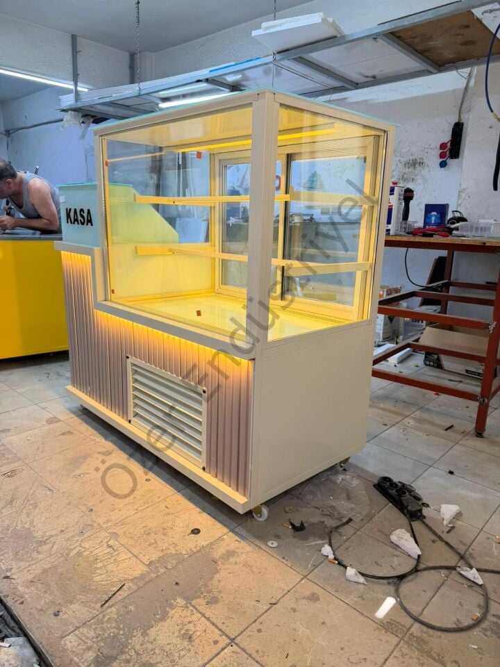 Kasa Bankolu Soğutmalı Pasta Dolabı 150 cm