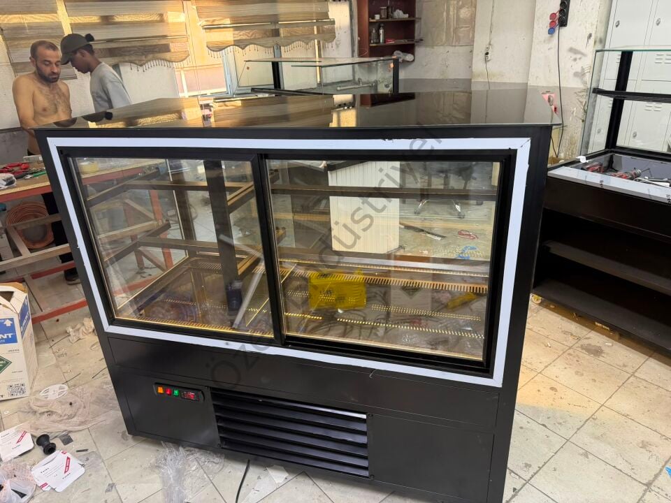 Soğutmalı Pasta ve İçecek Teşhir Dolabı 150 cm