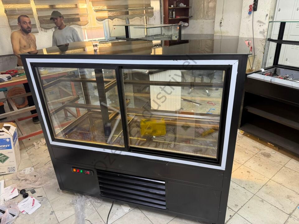 Soğutmalı Pasta ve İçecek Teşhir Dolabı 150 cm