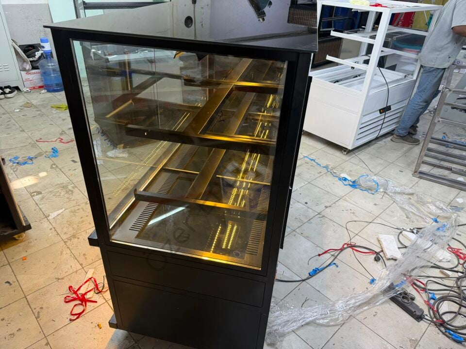Soğutmalı Pasta ve İçecek Teşhir Dolabı 150 cm