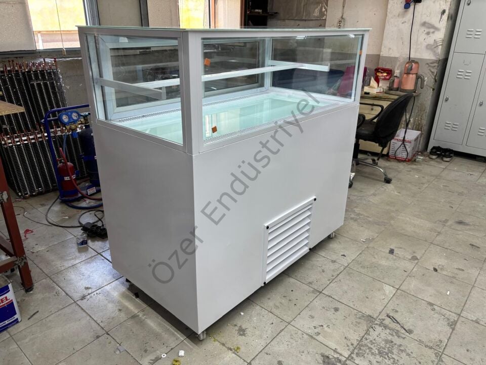 120 cm Soğutmalı Pasta Tatlı Teşhir Dolabı