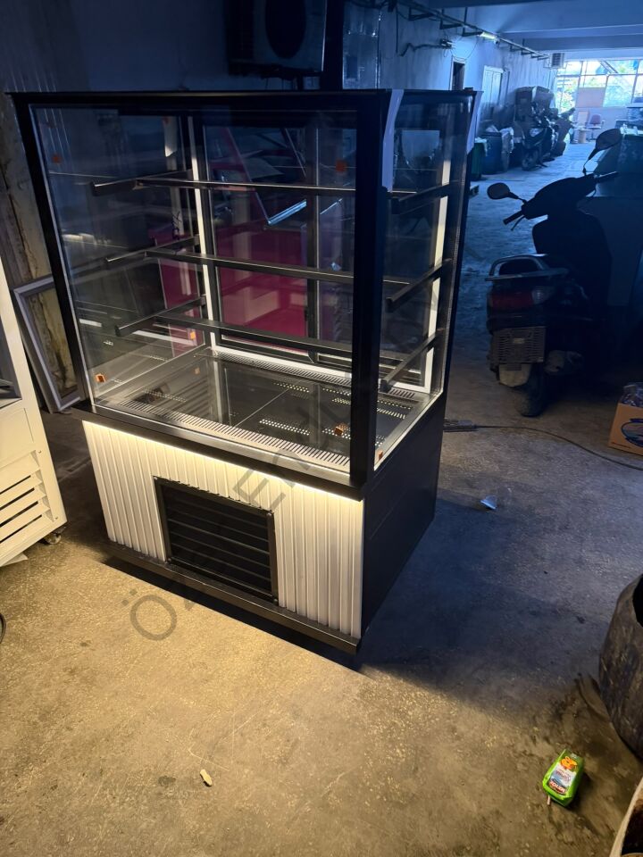 Soğutmalı Pasta Tatlı Dolabı Dik Camlı 100 cm