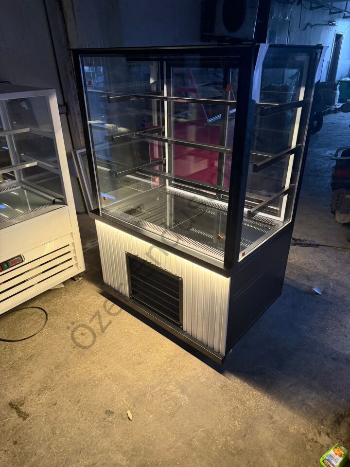 Soğutmalı Pasta Tatlı Dolabı Dik Camlı 100 cm