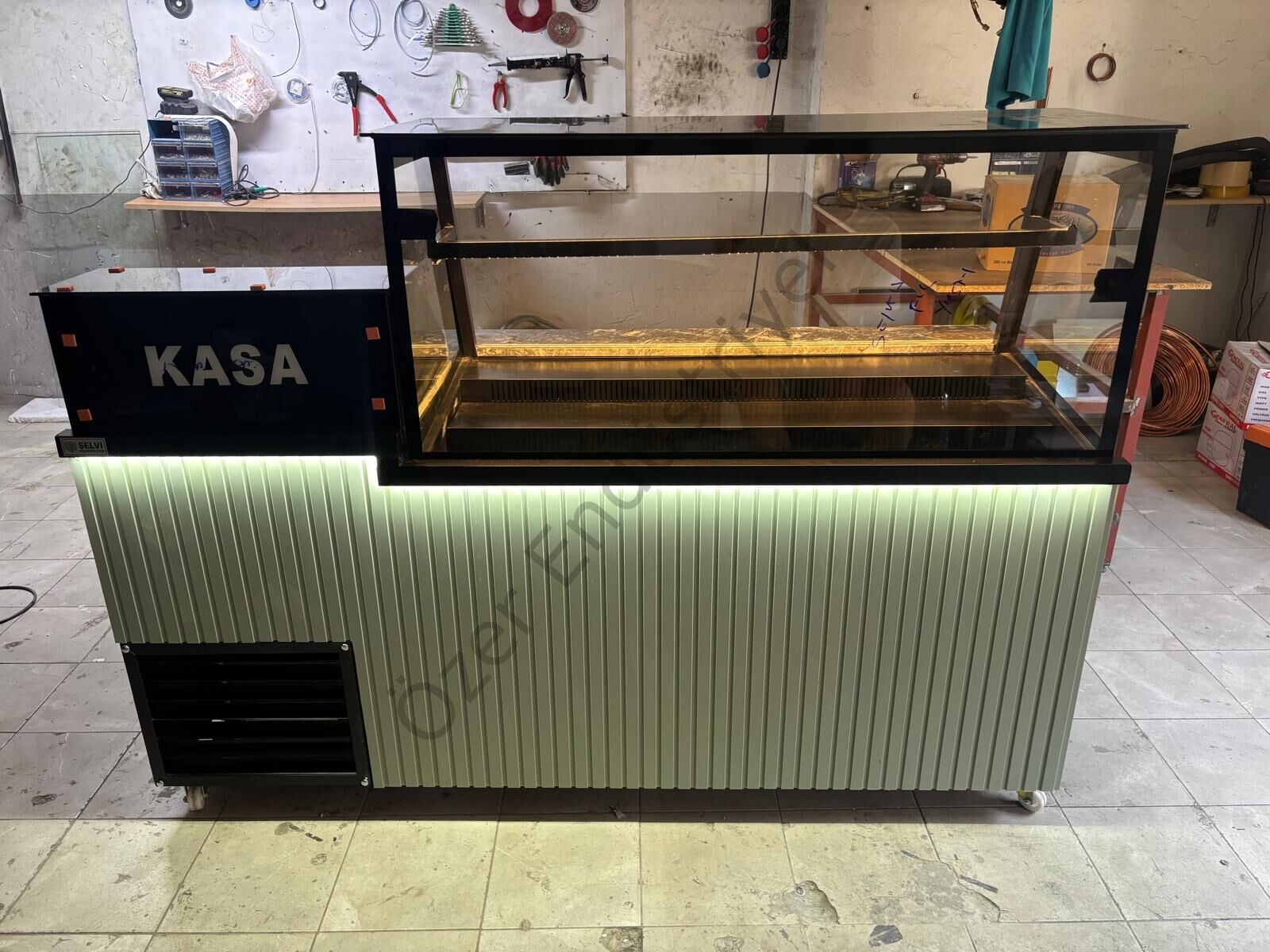 200 Cm Kare Camlı Waffle Vitrini | Su Yeşili Dekor
