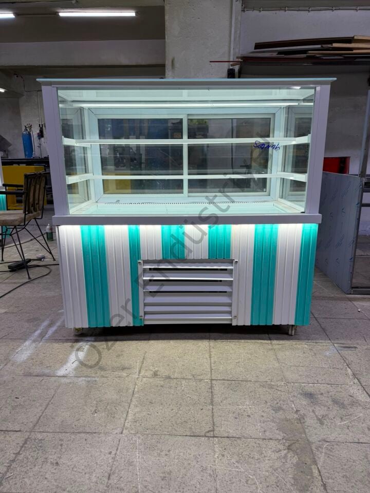Beyaz Mavi Panelli Pasta Dolabı 120 cm