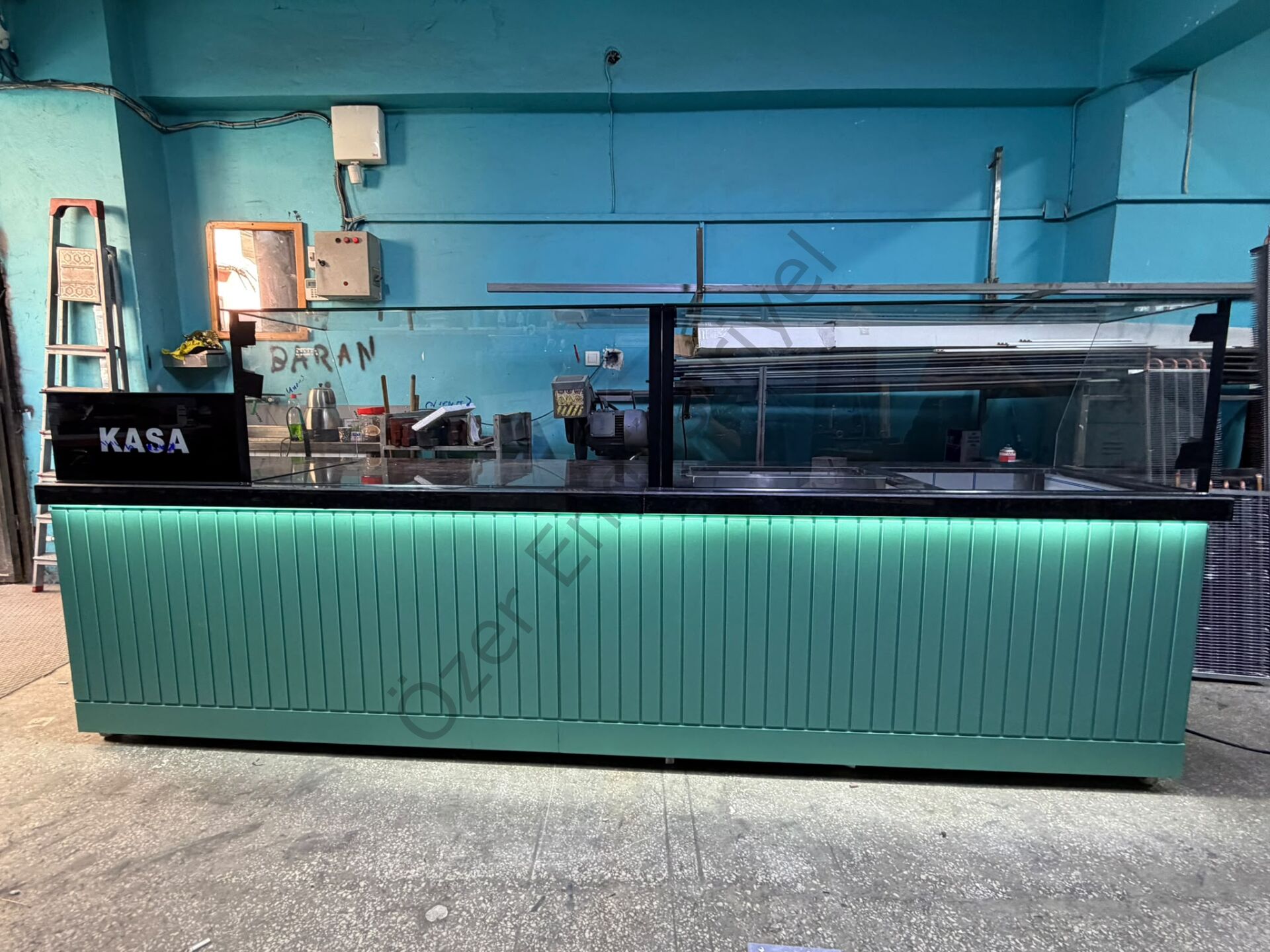 450 cm Elektrikli Yemek Tezgahı ve Kasa Bankosu