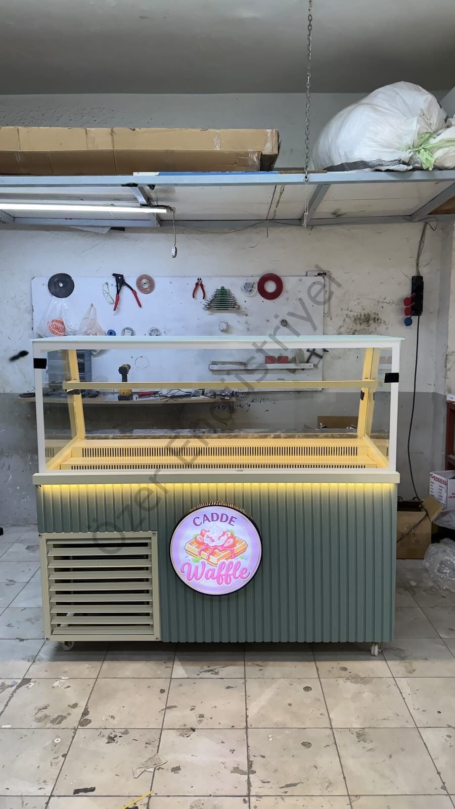 150 Cm Kare Camlı Soğutmalı Waffle Dolabı